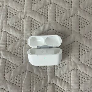 Apple AirPods Case without buds (1st Generation) Model A2190;